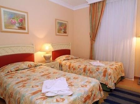 Hurghada Suites & Apartments Serviced By Marriott Exterior foto A room at the hotel