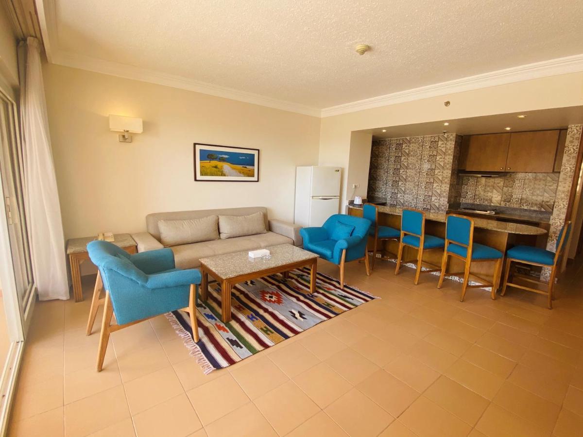 Hurghada Suites & Apartments Serviced By Marriott Exterior foto A living room in a hotel