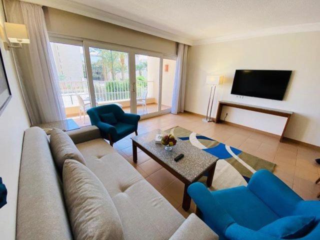 Hurghada Suites & Apartments Serviced By Marriott Exterior foto Living room at the Grand Palladium Hotel