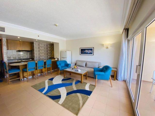 Hurghada Suites & Apartments Serviced By Marriott Exterior foto A typical apartment at the resort