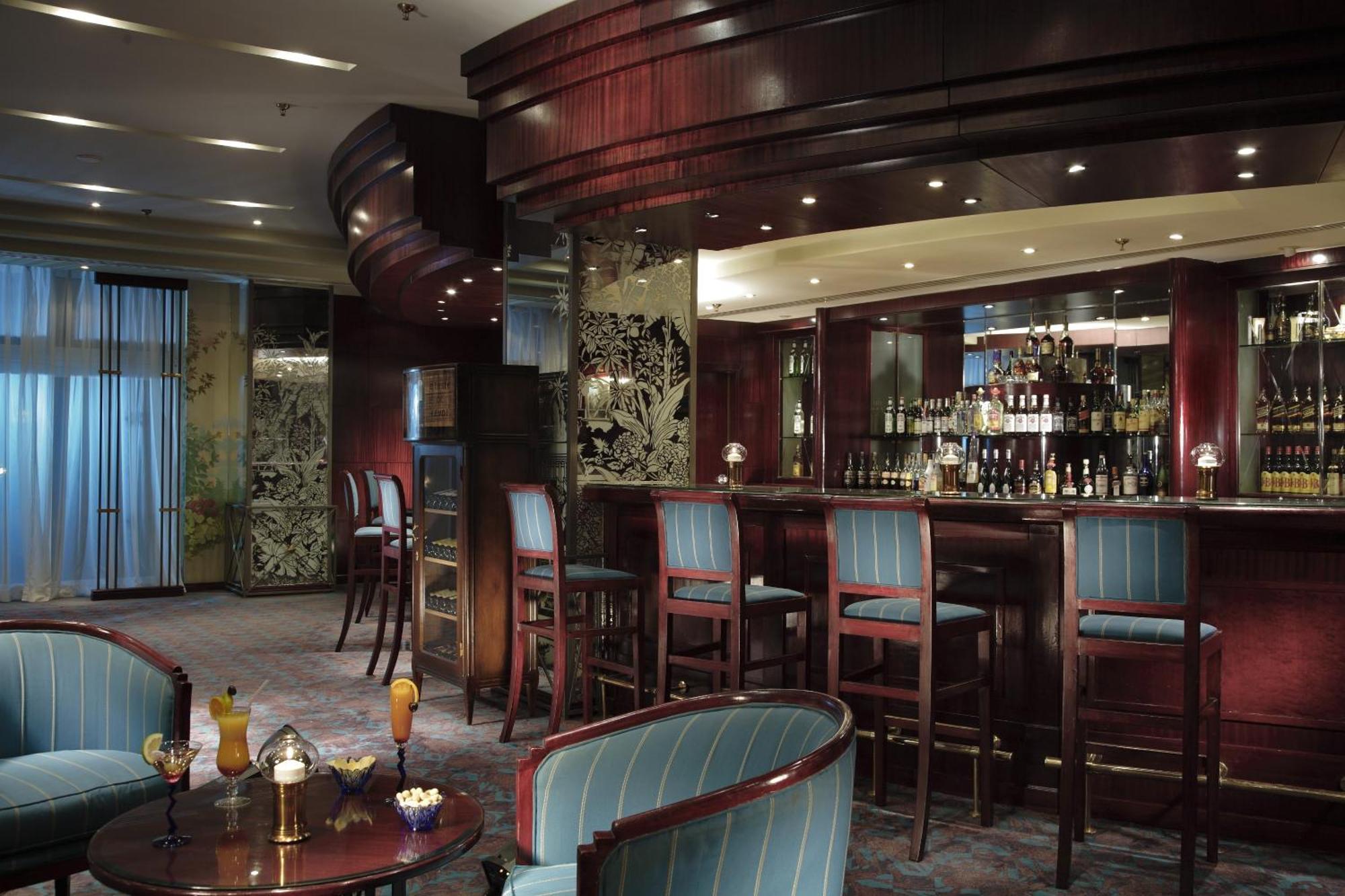 Hurghada Suites & Apartments Serviced By Marriott Exterior foto The bar at the hotel