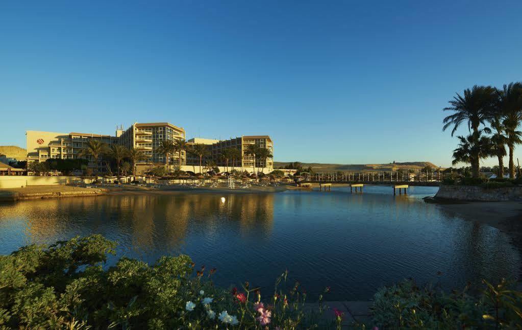 Hurghada Suites & Apartments Serviced By Marriott Exterior foto View of the lake from the west